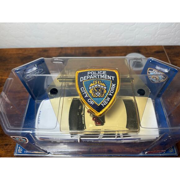 Code 3 NYPD Model Police Car Die Cast Model 1:24- Patch- New in Box - Picture 2 of 6